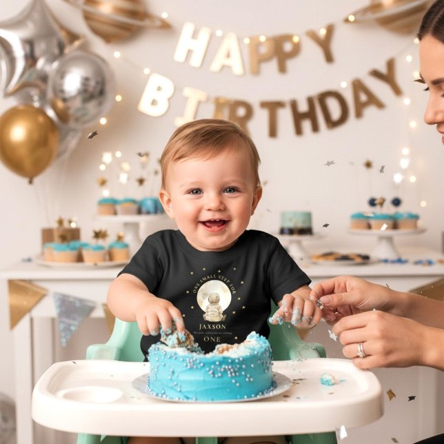 Baby Astronaut First Birthday Moon Stars Graphic  T-shirt (Von Creator hochgeladen)