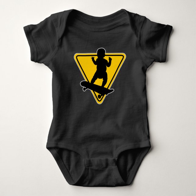 Baby auf (Skate) Board Maternity T - Shirt (Vorderseite)