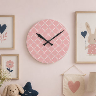 Baby Baby rosa mit weißen Blumen Runde Wanduhr