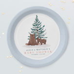 Baby Bear Evergreen Winter Baby Dusche Pappteller<br><div class="desc">Dieses elegante und skurrile Baby It’s Cold Outside Babyduschpapier zeichnet sich durch zwei niedliche,  braune Winterbären in einem immergrünen Pinienwald mit Schneeflocken aus. Das geschlechtsneutrale Design kann vollständig mit den Namen und dem Datum Ihres Party der Eltern personalisiert werden. Das perfekte Schneedesign für Ihre nächste Baby-Dusche im Winter!</div>