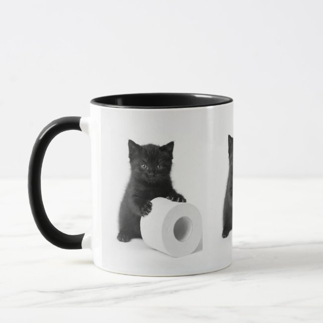 Baby Black Kitten Guarding Toilet Paper Roll On Tasse (Links)