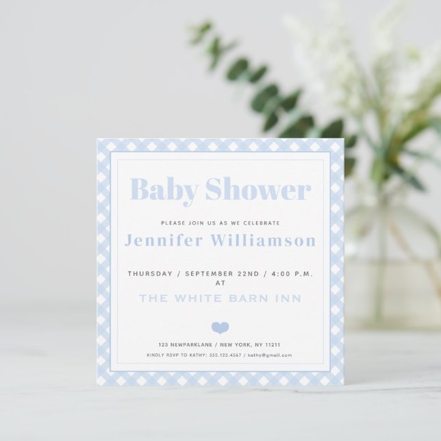 Baby Blue Gingham Pattern Baby Dusche Einladung (Stehend Vorderseite)