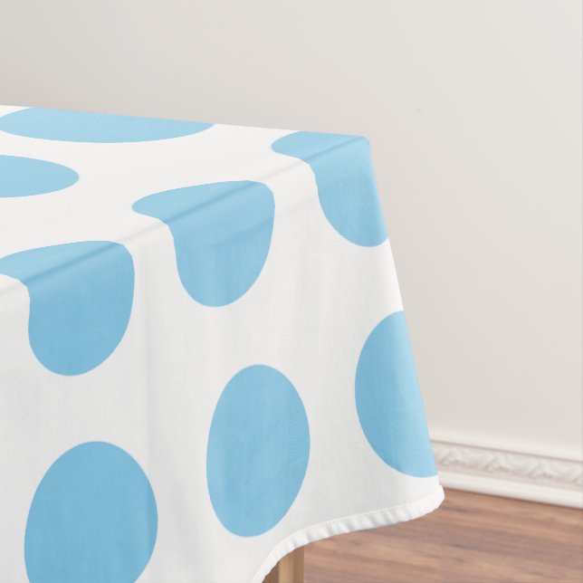 Baby Blue on White Large Horizontal Polka Dots Tischdecke (Beispiel)