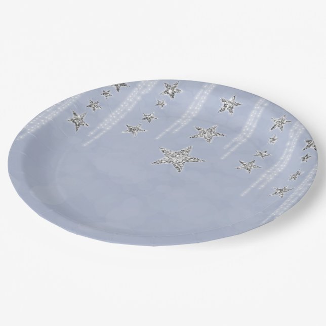 Baby Blue & Silver Glitzer Stars Sweet 16 Party Pappteller (Schrägansicht)