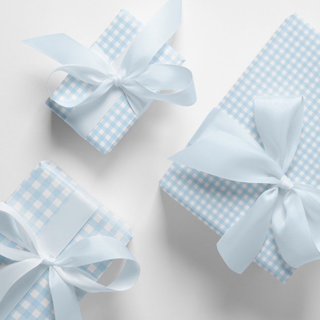 Baby Blue und White Gingham Kariert Pattern. Geschenkpapier Set (Baby blue gingham wrapping paper sheets. Soft blue gingham checks pattern gift wraps.)