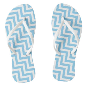 Baby Blue und White Medium Diag. Zickzack Streifen Flip Flops