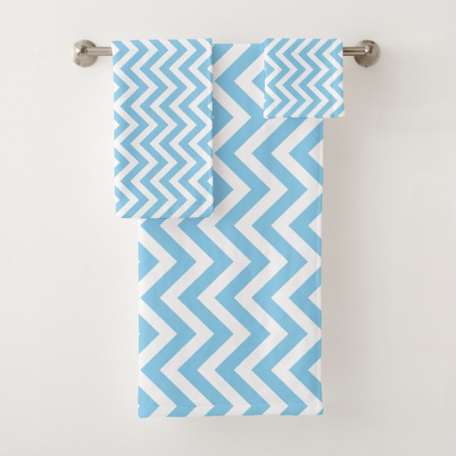 Baby Blue und White Medium Vert. Zickzack Streifen Badhandtuch Set (Insitu)