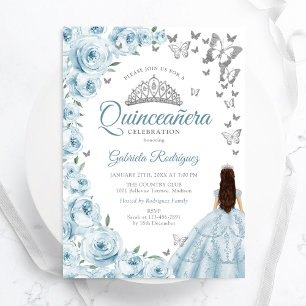 Baby Blue Watercolor Floral Silver Quinceanera Einladung