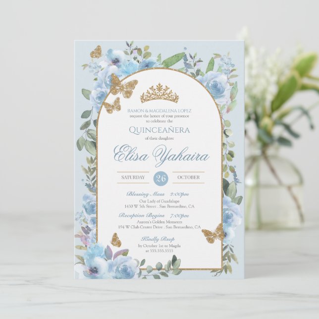 Baby Blue Watercolor Golden Butterfly Quinceanera Einladung (Stehend Vorderseite)