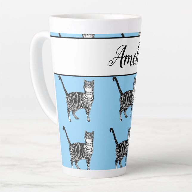 Baby Blue White Tabby Cats Whimsical Art Milchtasse (Linke Ecke)