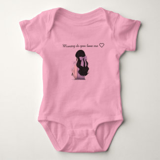 Baby-Body mit Aufdruck darauf. Baby Strampler