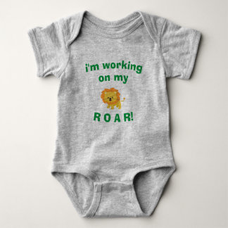 Baby Bodysuit - Ich arbeite an meinem ROAR! Baby Strampler