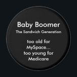 Baby Boomer Magnet - Runde<br><div class="desc">Witzige Erinnerung,  dass wir zu jung sind,  um alt zu werden!</div>
