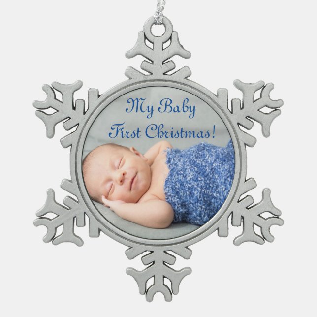 Baby Boy Erste Weihnacht Schneeflocken Zinn-Ornament (Vorderseite)