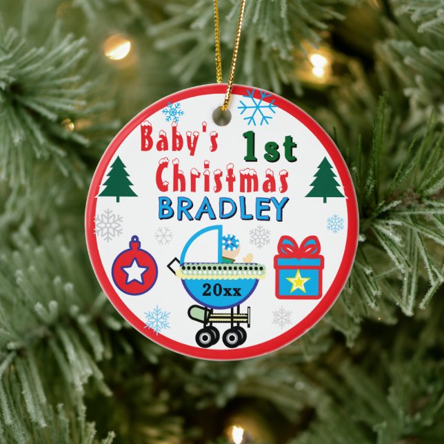 Baby Boy First Christmas Blue Hat NAME Keramik Ornament (Baum)