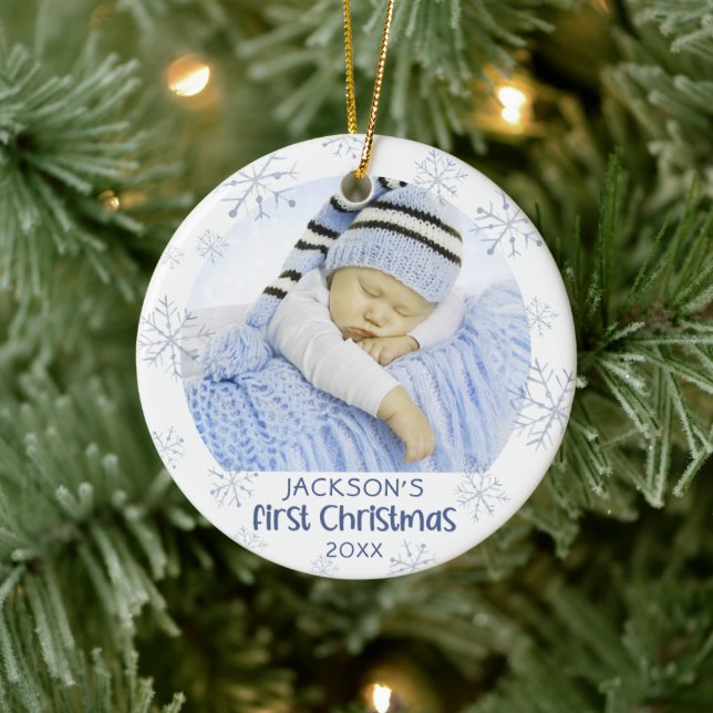 Baby Boy First Christmas Foto Blue Snowflake Name Keramik Ornament (Baum)
