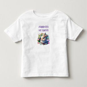 Baby Bunny unter den farbenfrohen Frühlingsblumen  Kleinkind T-shirt