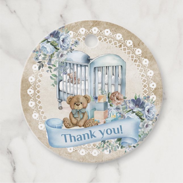 Baby Crib Teddy Bär blaue Blüten Babydusche Geschenkanhänger (Vorderseite)