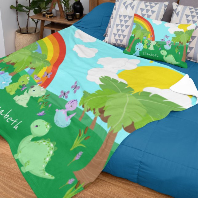 Baby Dinosaurs with Butterflies, Rainbow und Sun Fleecedecke (Von Creator hochgeladen)