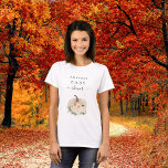 Baby Dusche Kürbiscreme Blume fallen Mädchen T-Shirt<br><div class="desc">Dekoriert mit einem cremefarbenen Kürbis und Blume. Personalisieren und fügen Sie den Namen des zu verwendenden Mommy-Namens hinzu</div>