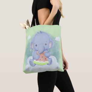 Baby-Elefant isst Wassermelone