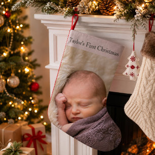 Baby erstes Weihnachtsfoto Kleiner Weihnachtsstrumpf