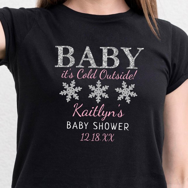 Baby Es ist kalt draußen Mädchen Winter Baby T-Shirt (Von Creator hochgeladen)