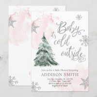 Baby Es ist kalte Außendusche Winterbaummädchen