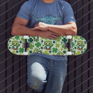 Baby-Eule süße St. Patrick Cartoon Skateboard