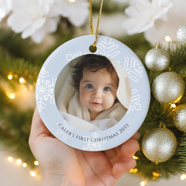 Baby First Christmas blue modern Snowflakes Foto Keramik Ornament (blue snowflake babys first christmas photo ornament)