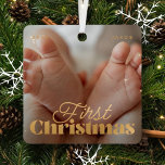 Baby First Christmas Elegantes Modern Custom Foto Ornament Aus Metall<br><div class="desc">Design besteht aus modernem,  schicken Typografie mit Sans Serif und Serif Schriftart. Fügen Sie ein individuelles Foto von Baby und Jahr hinzu.</div>