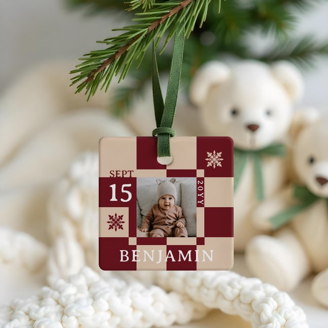 Baby First Christmas Fun Retro Checkerboard Foto Keramikornament (Baby First Christmas Fun Retro Checkerboard Photo Ceramic Ornament)