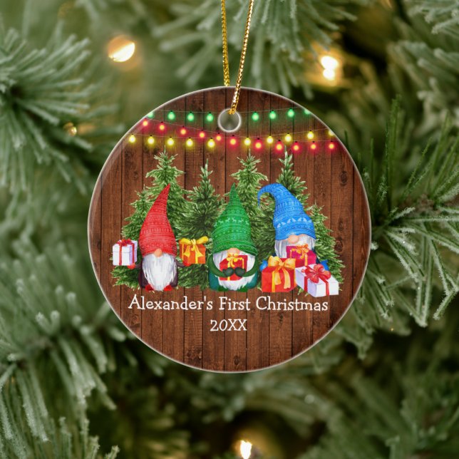 Baby First Christmas Gnomes Lights Rustic Keramik Ornament (Baum)