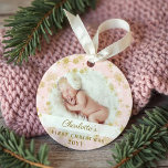 Baby First Christmas Magic Gold Snowflakes Foto Ornament<br><div class="desc">Zauberhafte Goldschneeflocke grenzen an das erste Weihnachtsgebäck des Fotos. Das erste Weihnachtskuchendekor für Rosa und Gold kann mit dem Namen des Babys,  dem Jahr,  und einem Foto vorne und einem auf der Rückseite individuell gestaltet werden.</div>