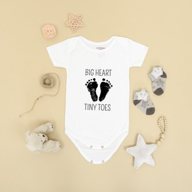 Baby Footprints Big Heart Tiny Toes Bodysuit Strampler (Von Creator hochgeladen)