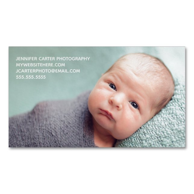 Baby Fotograf Custom Neugeborenes Foto Chic Modern Magnetische Visitenkarte (Vorderseite)