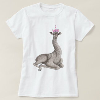 Baby Giraffe mit einem Einhornhut T-Shirt