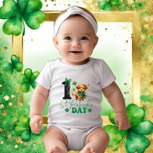 Baby Girl 1. St. Patrick's Day mit Highland Cow Strampler