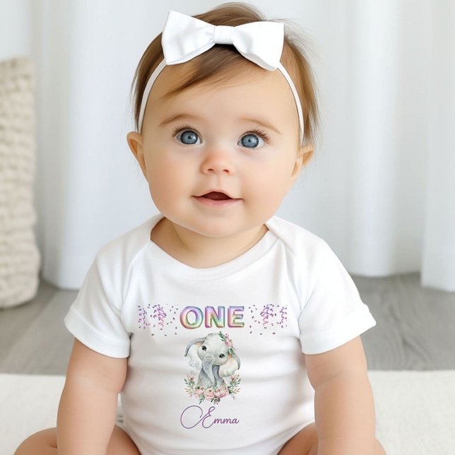 Baby Girl First Birthday Name Elephant Niedlich On Baby Strampler (Von Creator hochgeladen)