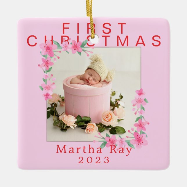 Baby Girl First Christmas Soft Pink Blumenrahmen Keramikornament (Vorderseite)
