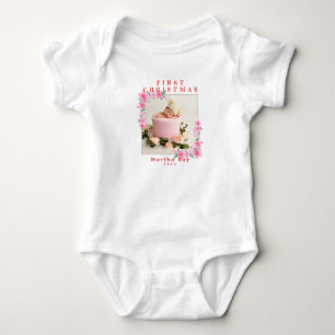 Baby Girl First Christmas Soft Pink Blumenrahmen Strampler