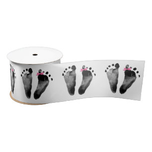 Baby Girl Footprints mit Bow Satinband