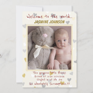 Baby Girl mit ihrem sonnigen Neuankömmling Ankündigung
