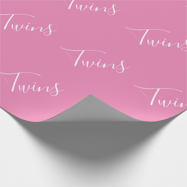 Baby Girl Pink Twin Girls Script Geschenkpapier (Ecke)