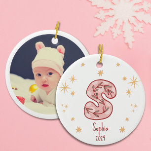 Baby Girl's First Christmas mit Initial S Keramik Ornament