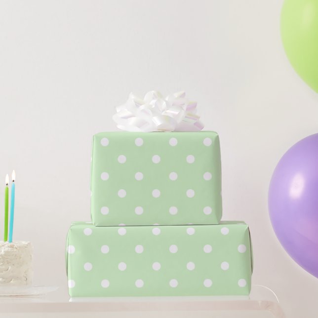 Baby Green Polka Dots Geschenkpapier (Partygeschenke)
