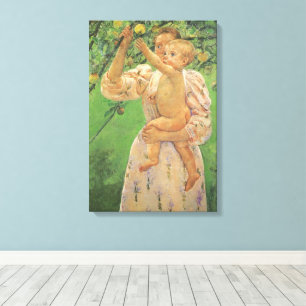 Baby greift nach einem Apfel von Mary Cassatt Leinwanddruck