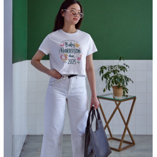 Baby Harrison Due 2025 | Adorable Schwangerschaft T-Shirt (Von Creator hochgeladen)