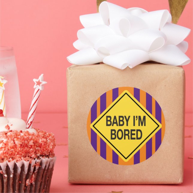 Baby Ich bin langweilig Orange Lila Stripes Runder Aufkleber (Party)