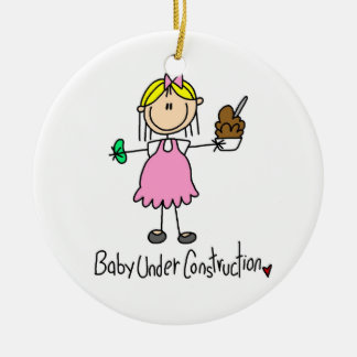 Baby im Bau T - Shirt und Geschenke Keramik Ornament